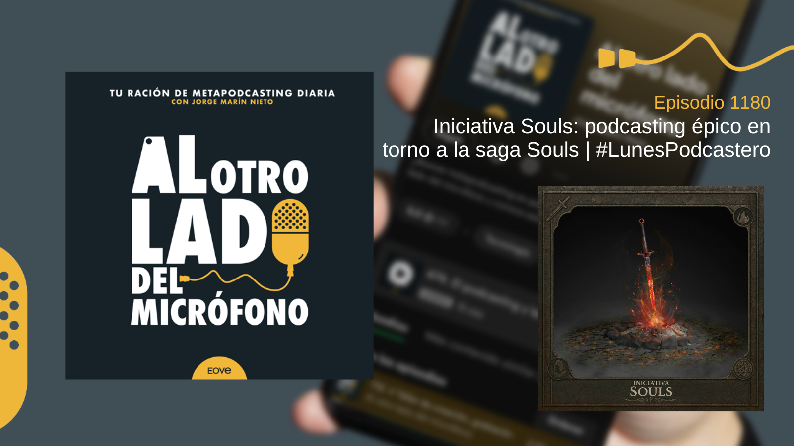 Imagen del episodio 1180 del podcast ‘Al otro lado del micrófono’, centrado en la Iniciativa Souls, un proyecto colaborativo en audio sobre los videojuegos de la saga Souls. Aparece la portada del podcast junto a una espada clavada en una hoguera encendida, emulando la estética característica de la saga Dark Souls.