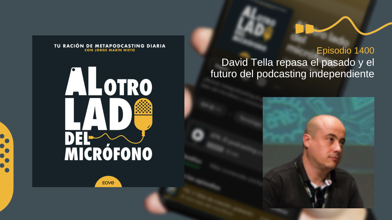 Portada del episodio 1400 del podcast “Al otro lado del micrófono”, producido por Jorge Marín desde EOVE Productora. La imagen muestra a David Tella, una de las voces más veteranas y reconocidas del podcasting en español, protagonista de una conversación especial con motivo del episodio número 1.400 del programa. En esta entrevista se repasa la evolución del podcasting independiente desde sus primeros años hasta la actualidad, analizando cómo han cambiado los formatos, la tecnología, la monetización, las comunidades de oyentes y la forma de crear contenido. También se reflexiona sobre los desafíos que afrontan los creadores independientes frente al crecimiento de las grandes plataformas y la irrupción de la inteligencia artificial. Este episodio conmemorativo ofrece una mirada histórica y estratégica sobre el medio, combinando la experiencia de David Tella con la trayectoria de Jorge Marín al frente de “Al otro lado del micrófono”. Una conversación dirigida tanto a podcasters como a profesionales del audio que buscan comprender el presente del sector y anticipar hacia dónde puede evolucionar el podcasting en los próximos años, poniendo en valor la experiencia y el trabajo desarrollado por EOVE Productora en la creación y producción de podcasts.